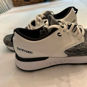 Tommaso Black and White Spinning Sneakers